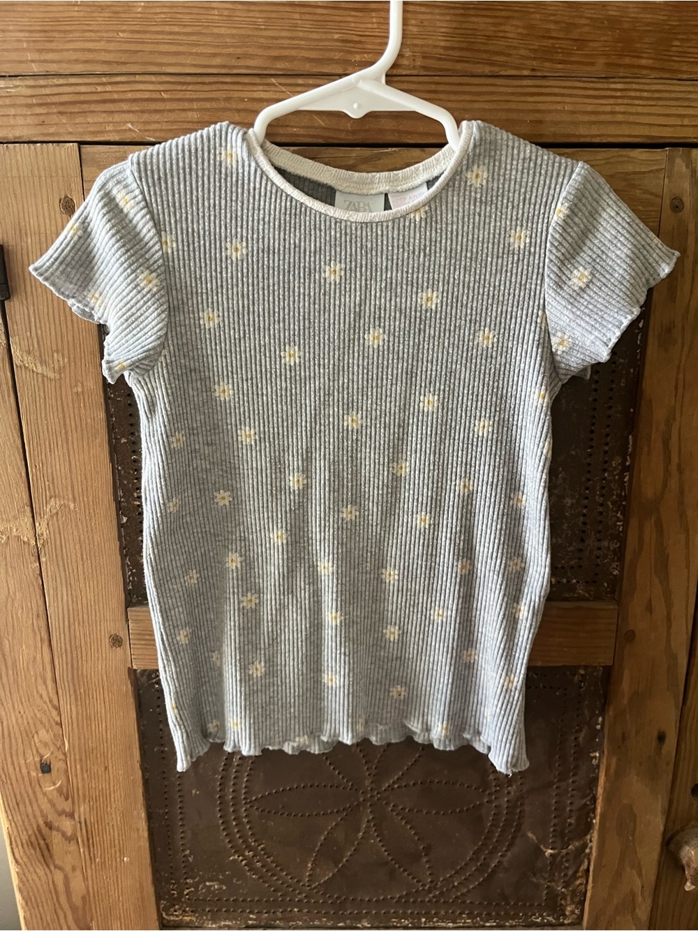 Zara Light Blue Ribbed Short-Sleeve Tee with Cream Floral Dots